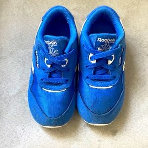 Unisex Reebok classics 6 1/2.